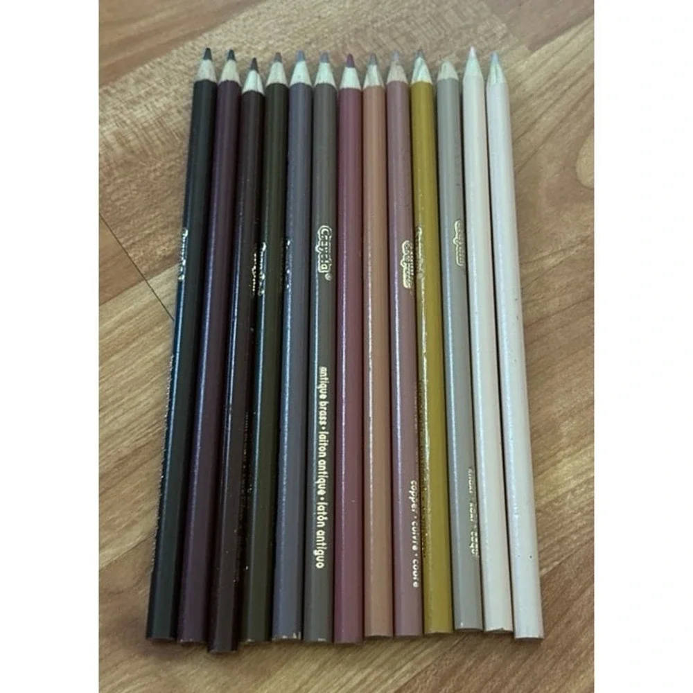 Bundle‎ of 13 Brown Tones Crayola Color pencils